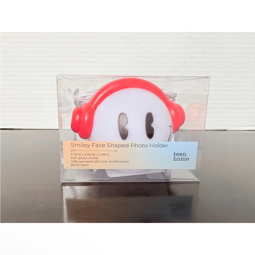 Smiley Face Shaped Photo Holder with Red Headphones lights up - Picture 1 of 3